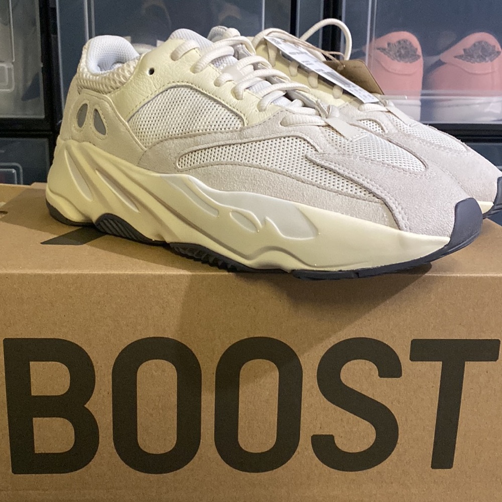 adidas Yeezy 700 Analog - Men’s Sz. 9